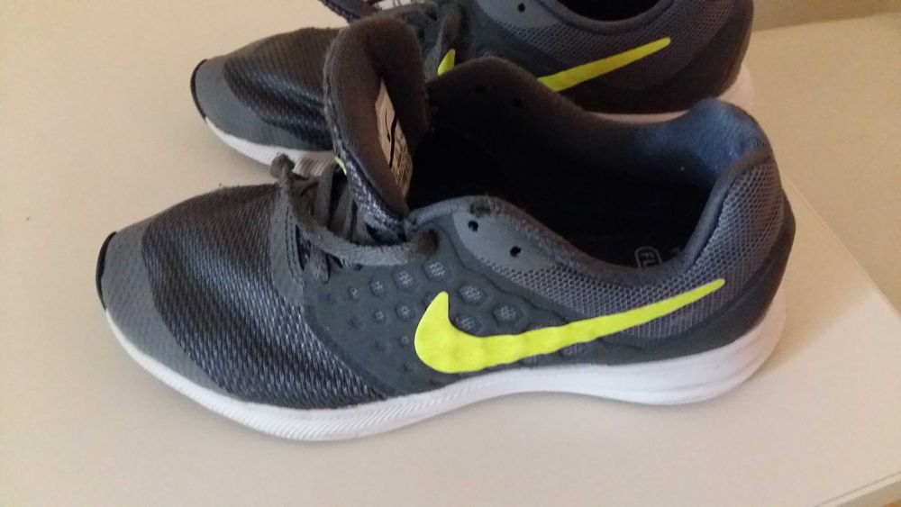Adidasi nike gri 36