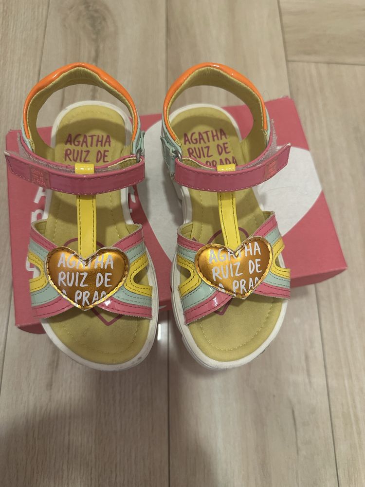 Детски сандали на Agatha ruiz de la prada
