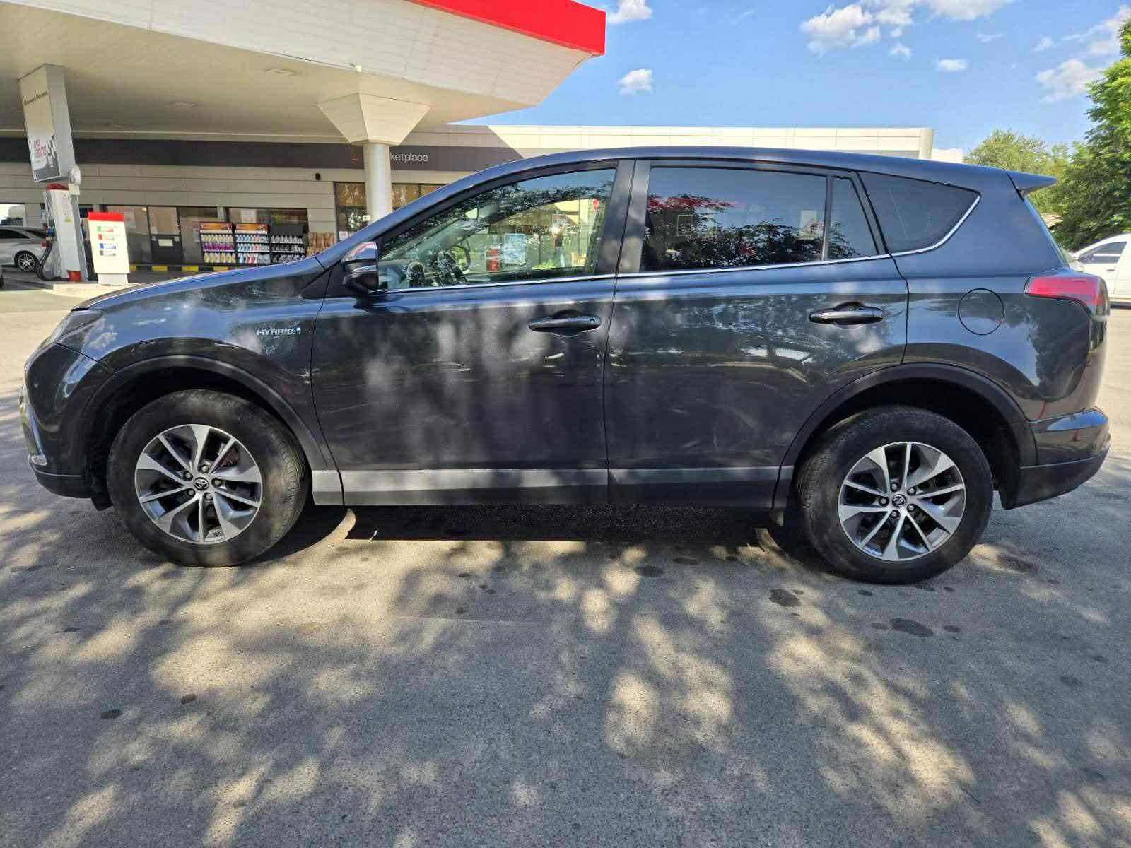 Toyota Rav 4 Hybrid / 2.5