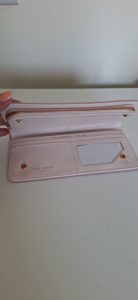 Ted Baker оригинално ново поромоне