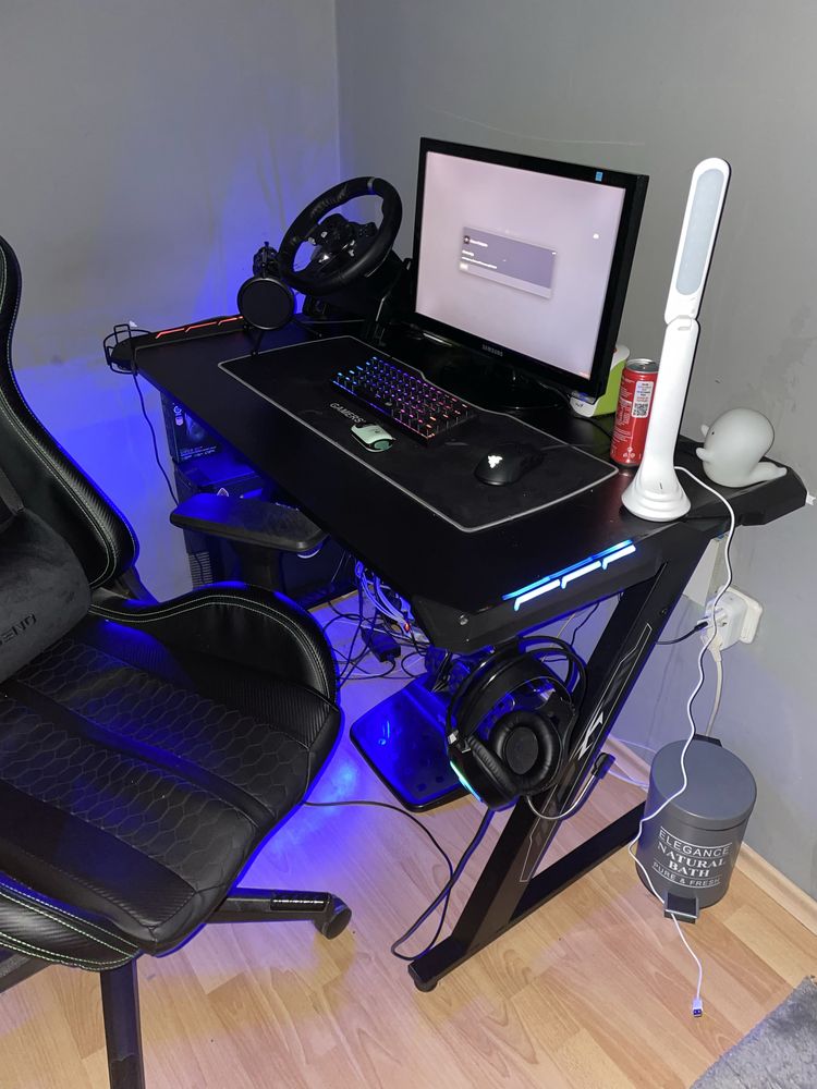 Геймърско бюро gaming desk