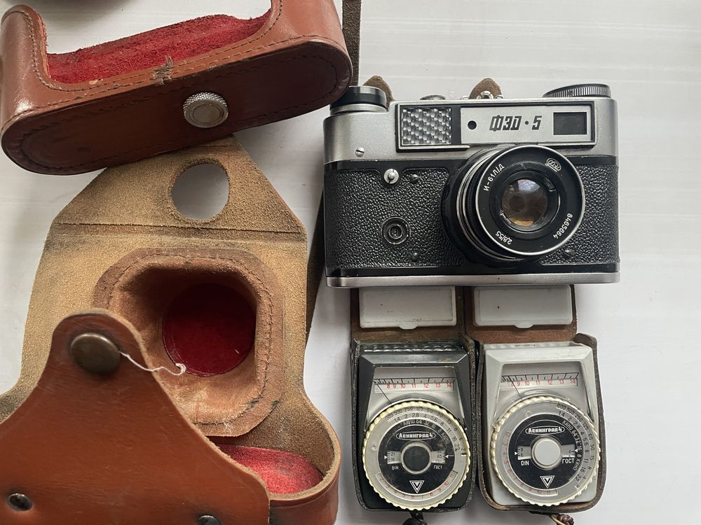 Фотоаппарат фэд•5 и два экспонометра ленинград