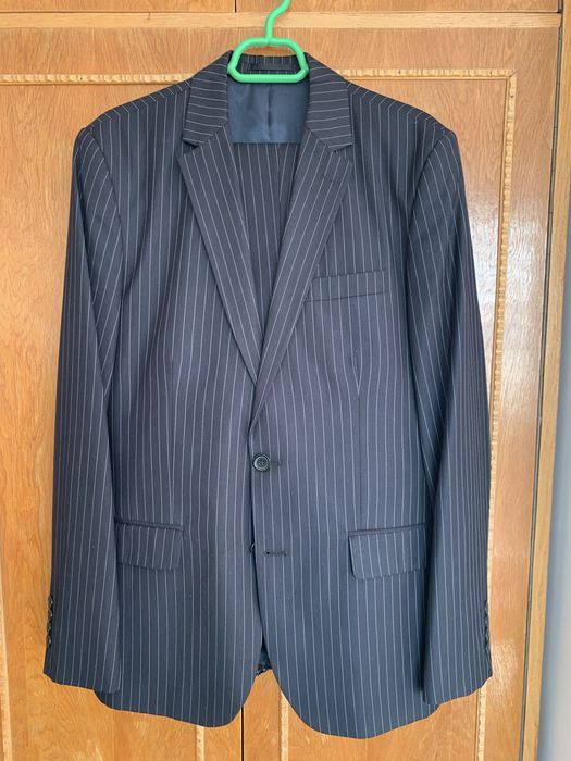 Costum barbati, bleumarin cu dungi