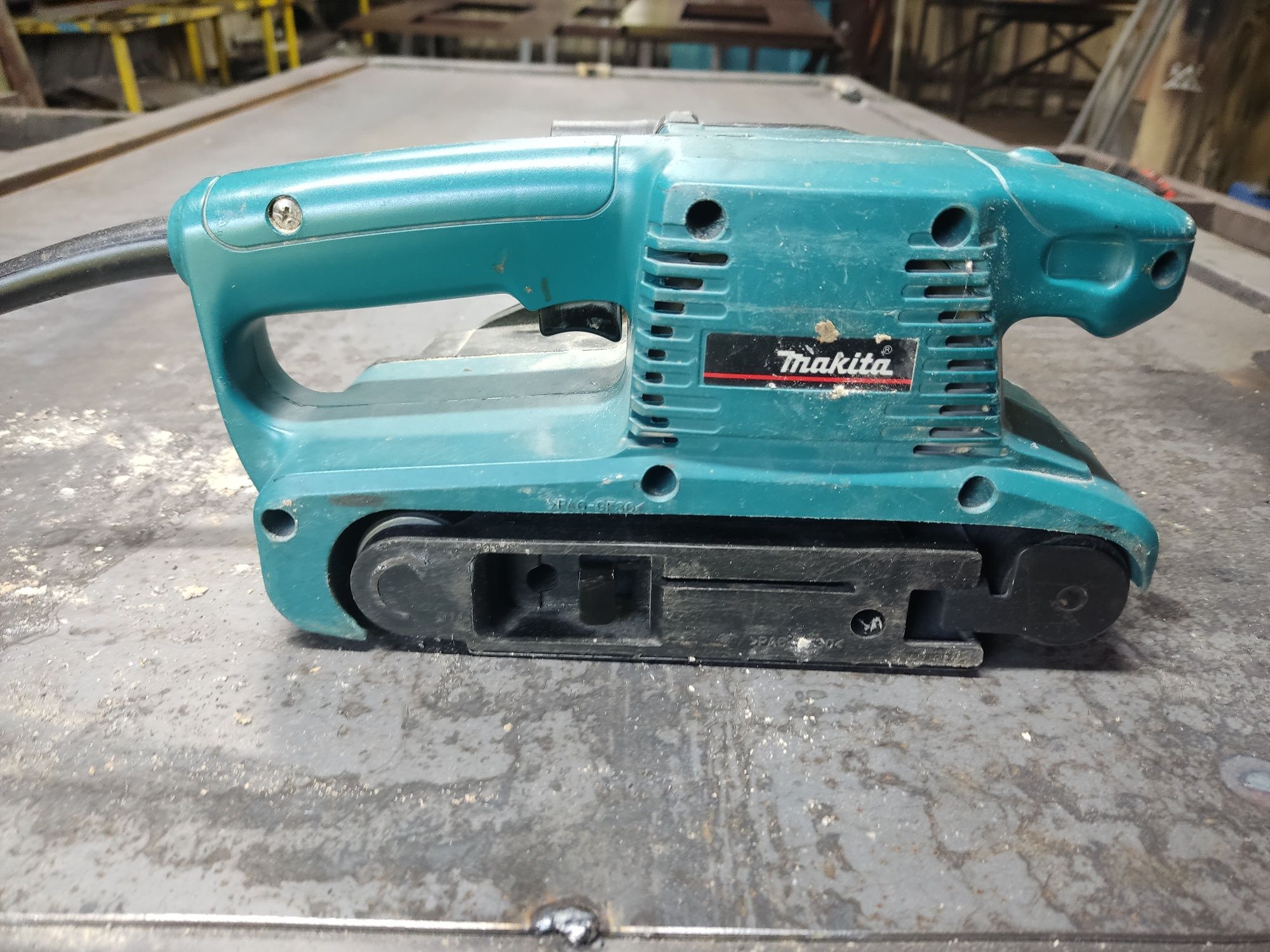 Ленточная шлифовальная машина Makita 9910