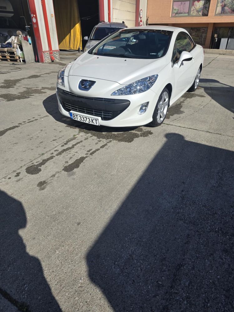 Продавам Peugot 308cc - кабрио, бял цвят, десен волан