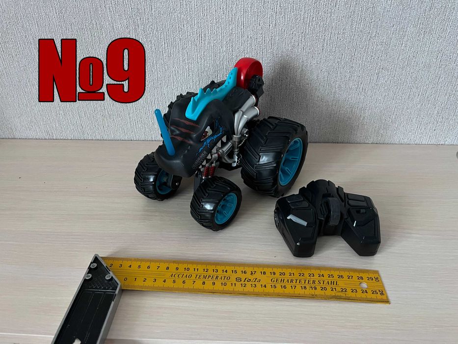 Продам машинки на радиоуправлении с зарядным устройством. Цены в опис.