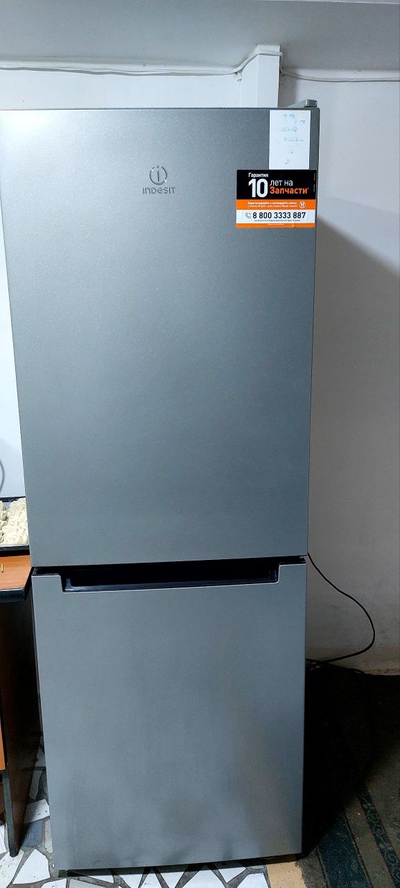 Indesit Xolodilnik sotiladi, ideal holatda
