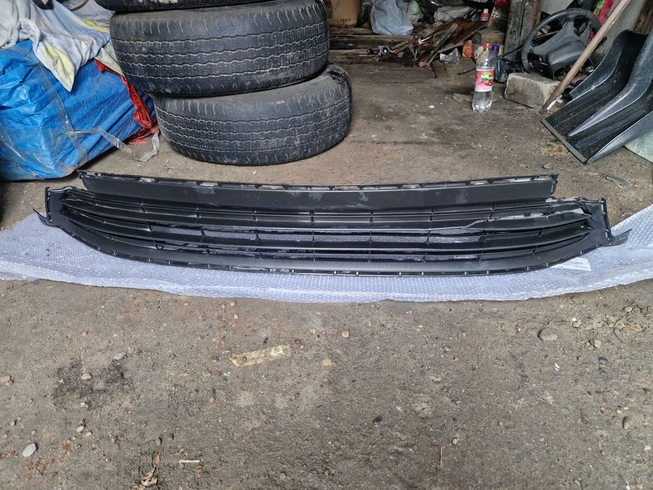 Продам решётку на Рав4