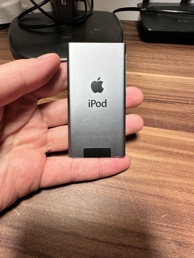 iPod nano (7-мо поколение) 16 Gb.