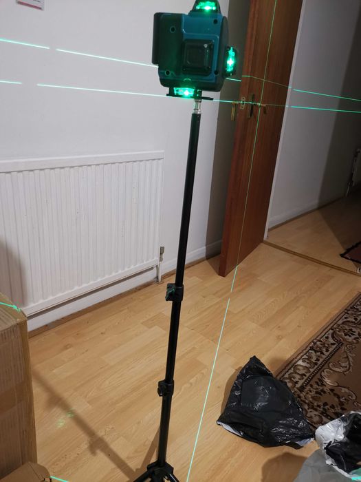 Nivela laser 16 linii 4 D cu trepied și Autonivelare