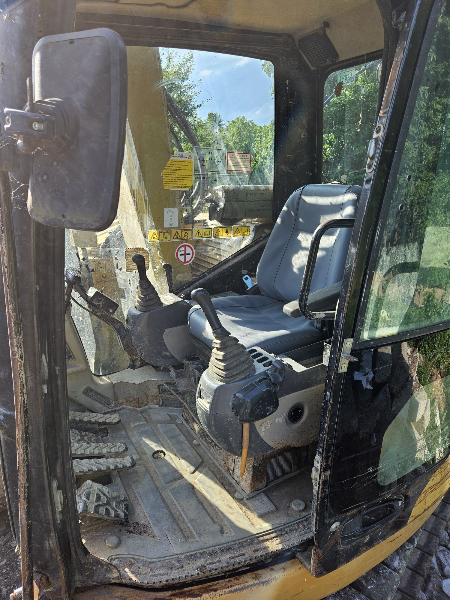 Excavator catarpilar