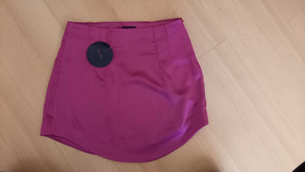 Къса сатенена пола