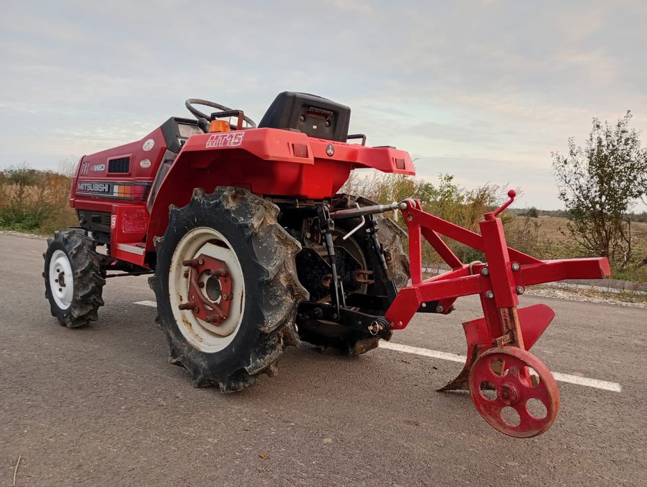 Tractor/tractoras  japonez + plug
