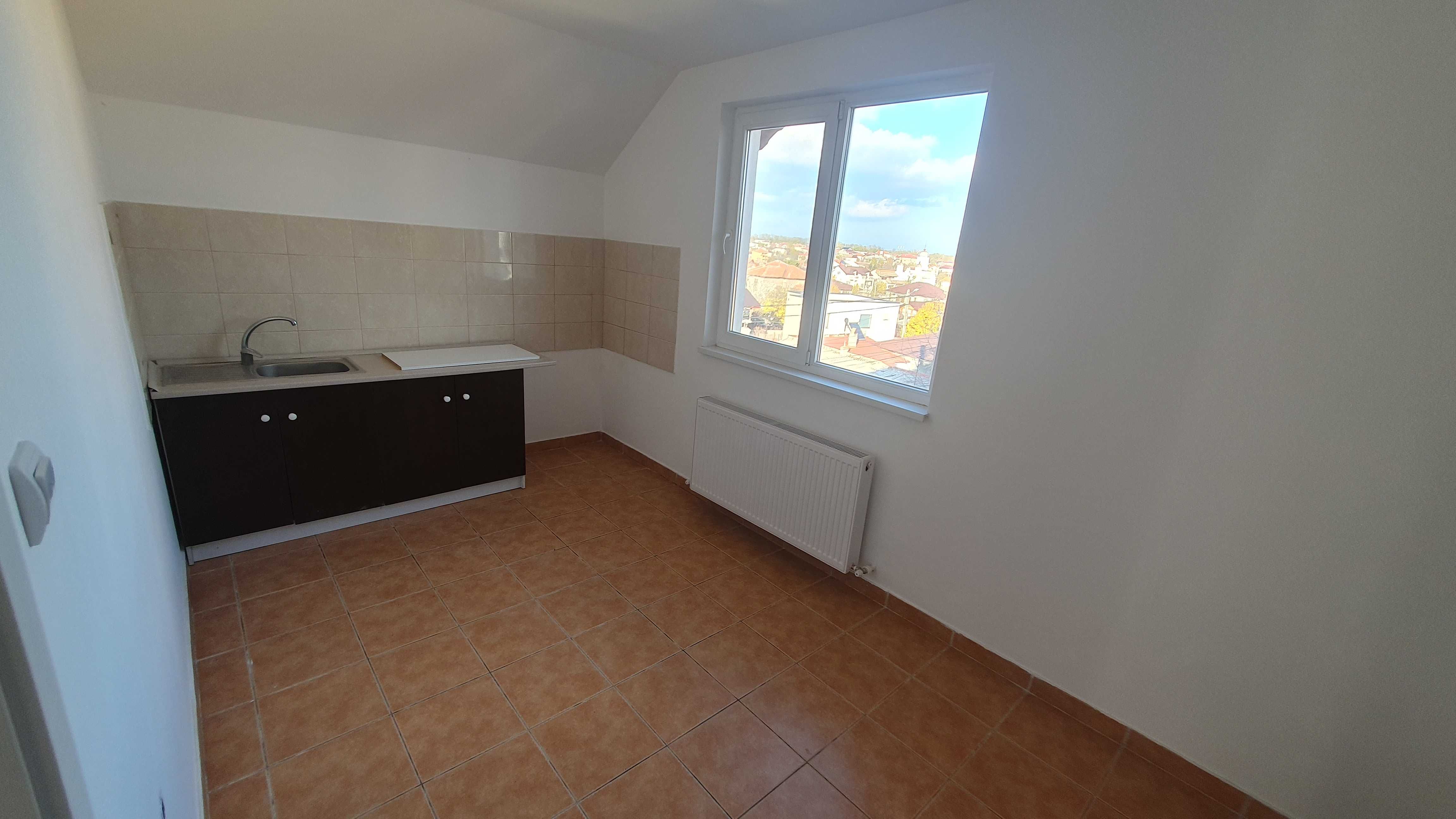 Proprietar, vand apartament  3 camere decomandat in Techirghiol