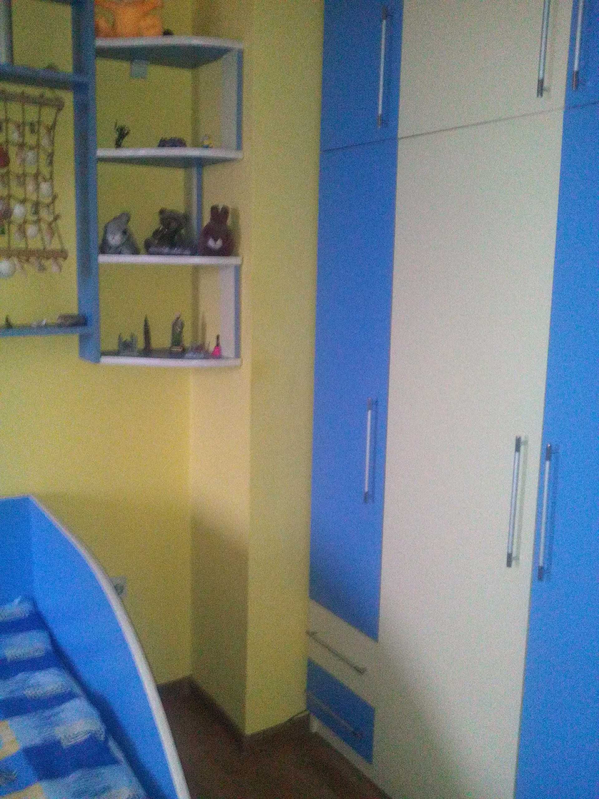 Vand apartament trei camere