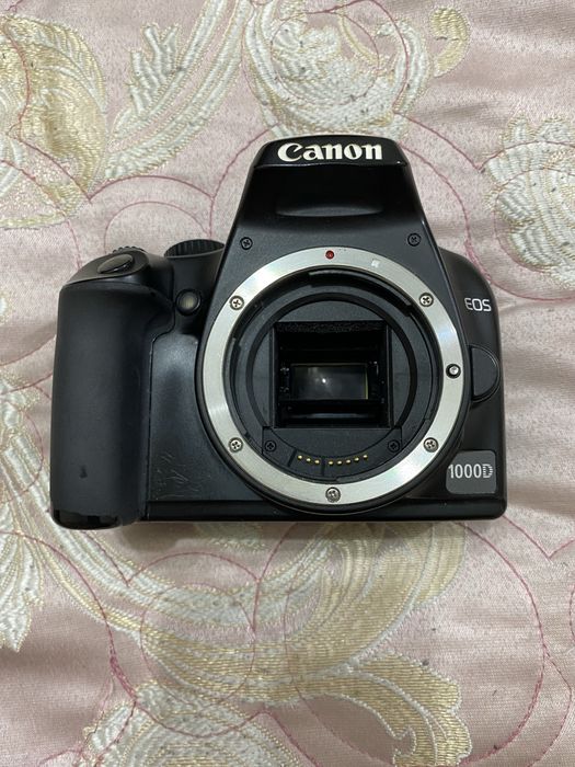 Canon 1000d body