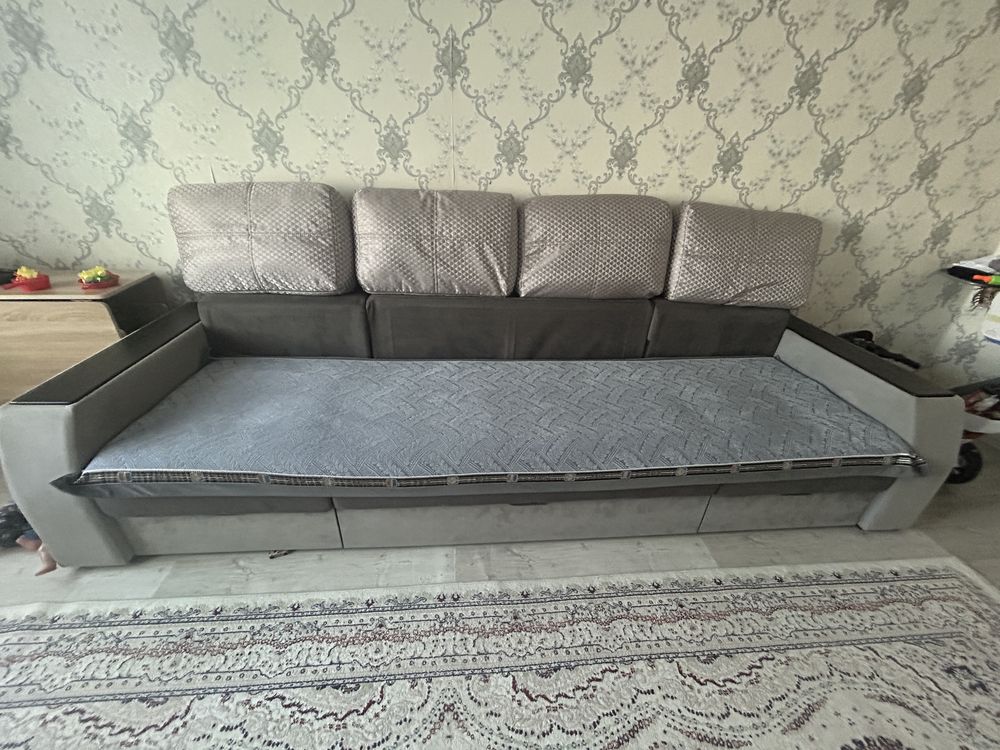 Продаю диван в хорошем состоянии. Б/у