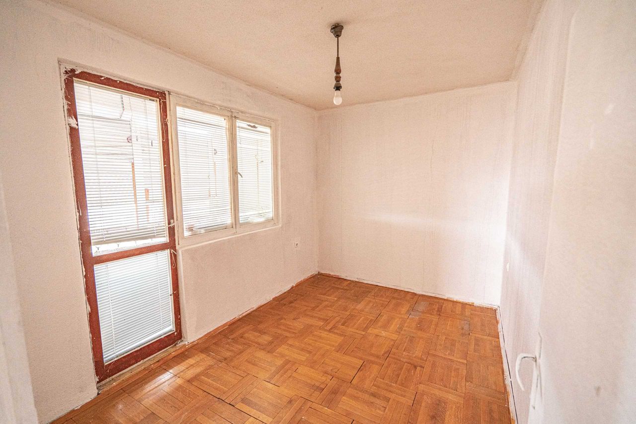 Продава се Тристаен апартамент в Кърджали, Център - 108 кв.м за 732 €/кв.м - Снимка #5