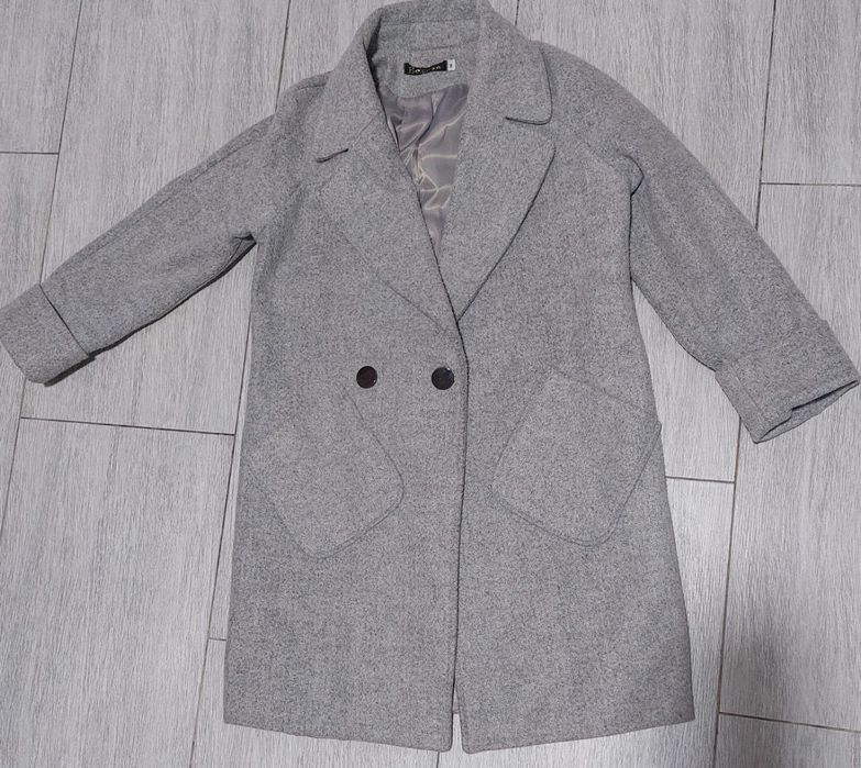 Полупальто серое стильное