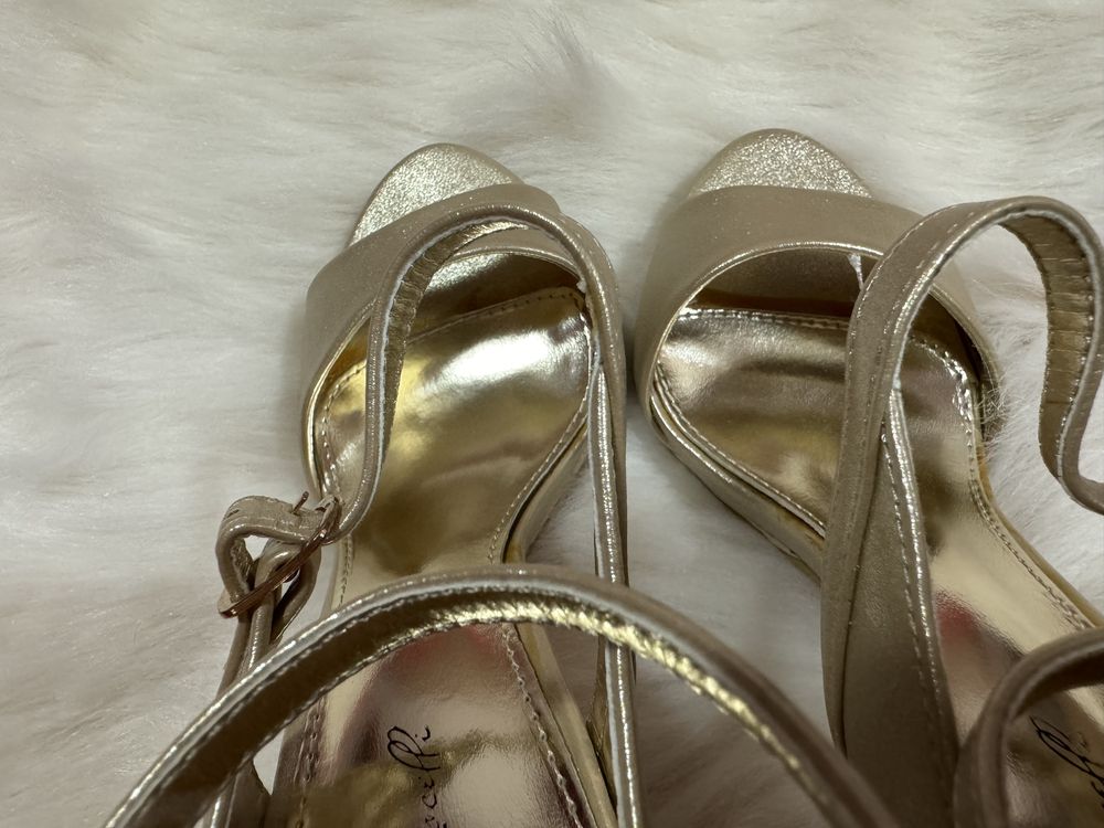Обувки Paolo Botticelli златни