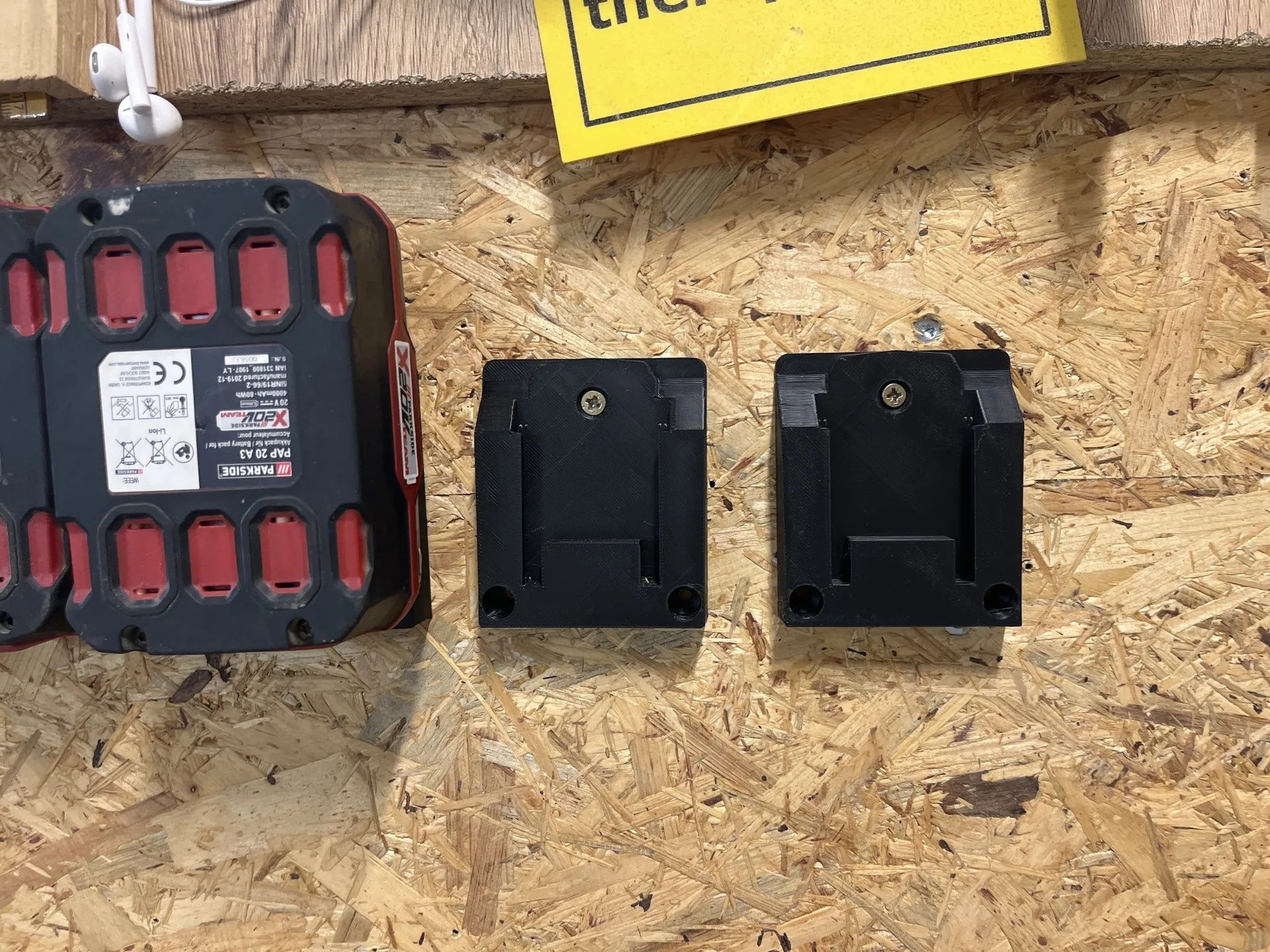 стойки за батерии и инструменти Dewalt, Parkside, Makita, Milwaukee, B