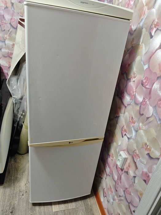 Продам холодильник