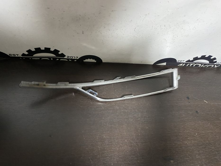 Ornament crom proiector stanga Skoda Octavia 4