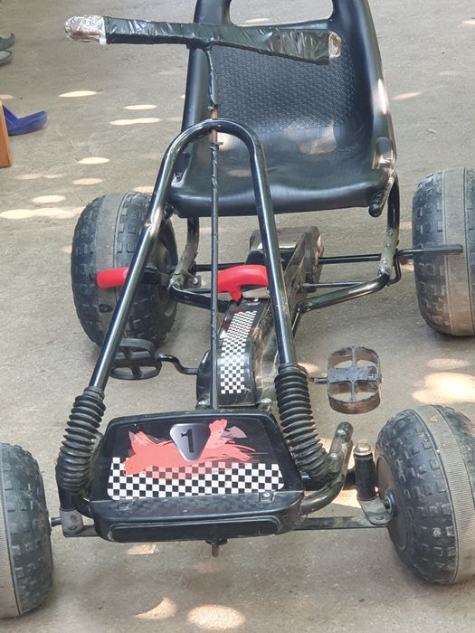 Kart  cu pedale pentru copii