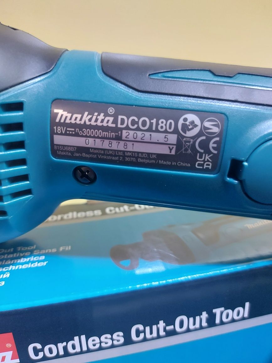 ПРОМОЦИЯ.Акумулаторна фреза за гипсокартон Makita DCO180z