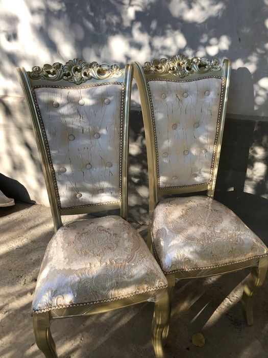 Yangi klassik stullar sotiladi