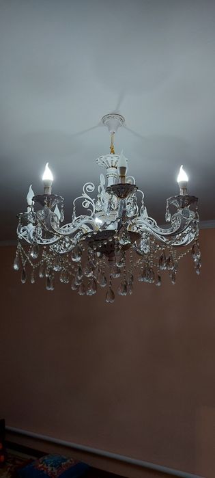 Люстра восьми рожковая