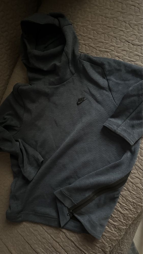 Nike tech fleece размер Л 100 лв