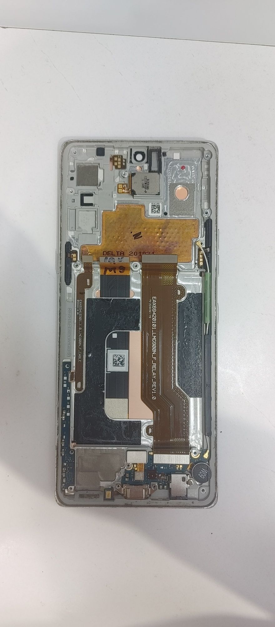 Lg velvet display sotiladi