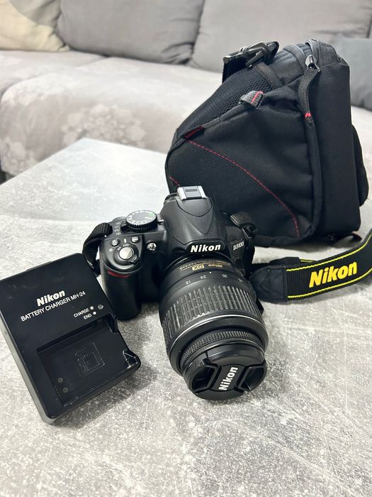 Фотоапарат Nikon D3100 с обектив Nikkor AF-S 18-55!