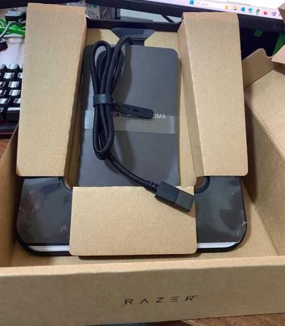 Suport Laptop Razer Chroma cu hub 3 porturi USB 3.0