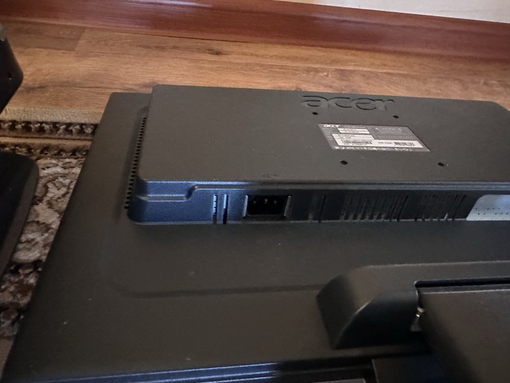 Продам компьютерный монитор Acer в хорошем состояний