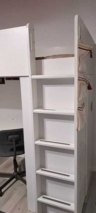 Pat supraetajat cu birou Ikea