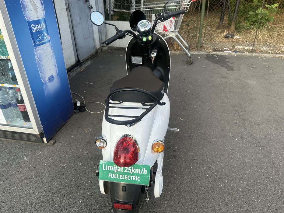 Vand scuter electric