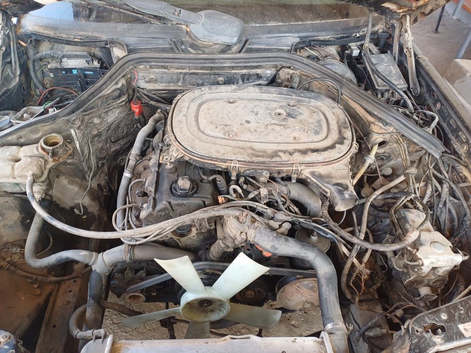 Мерседес М102. 2.3 двигатель в хорошем состоянии