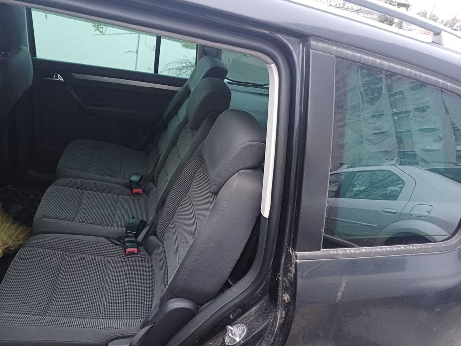 Volkswagen Touran 2.0 TDI (136 CP) 2004, 7 locuri