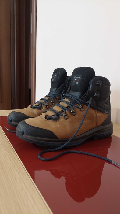 Bocanci Forclaz Trekking MT100 Înalți din piele Impermeabili