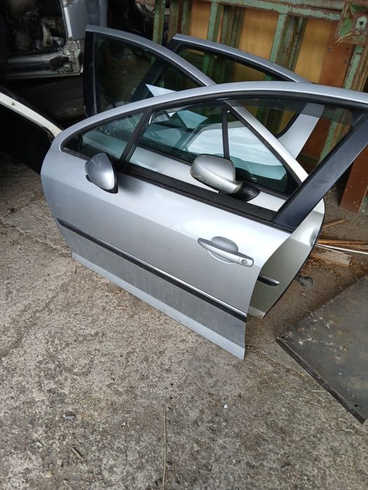 Vând portiere Peugeot 407 2007