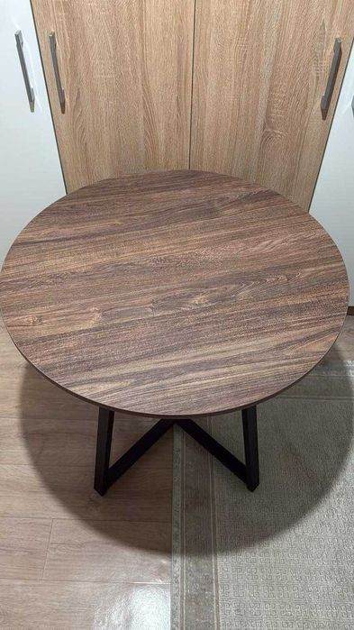 Стол в идеальном состоянии