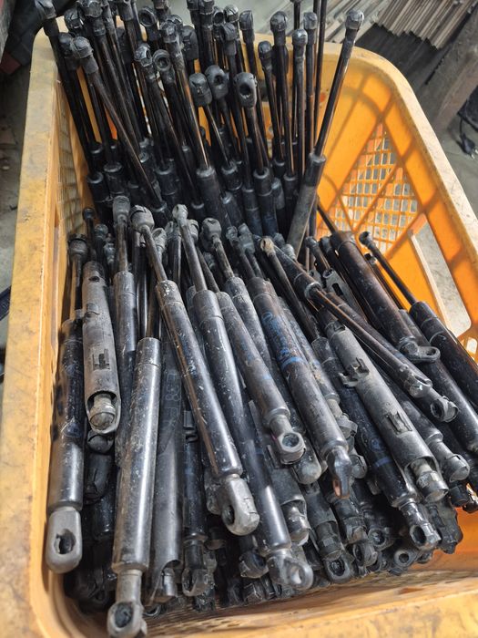 Газовый упор (торсион ) капота и багажника BMW