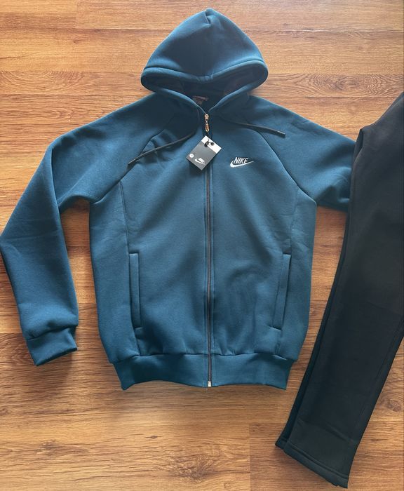 Мъжки,ватиран екип Nike с бродирано лого и ципове на джобовете