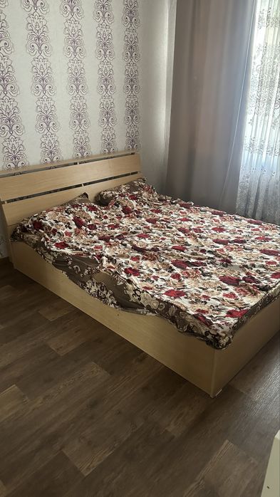 Двуспальная кровать