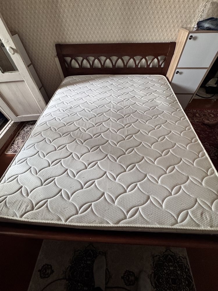 Двухспальная КРОВАТЬ!