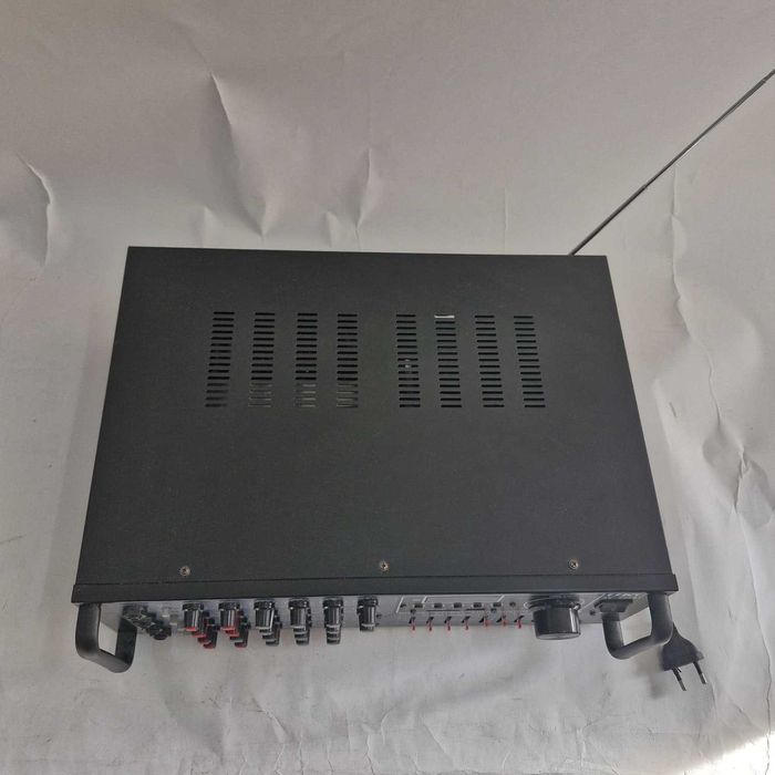 Liquid Money vinde - Amplificator / mixer pentru Karaoke AV 608BT