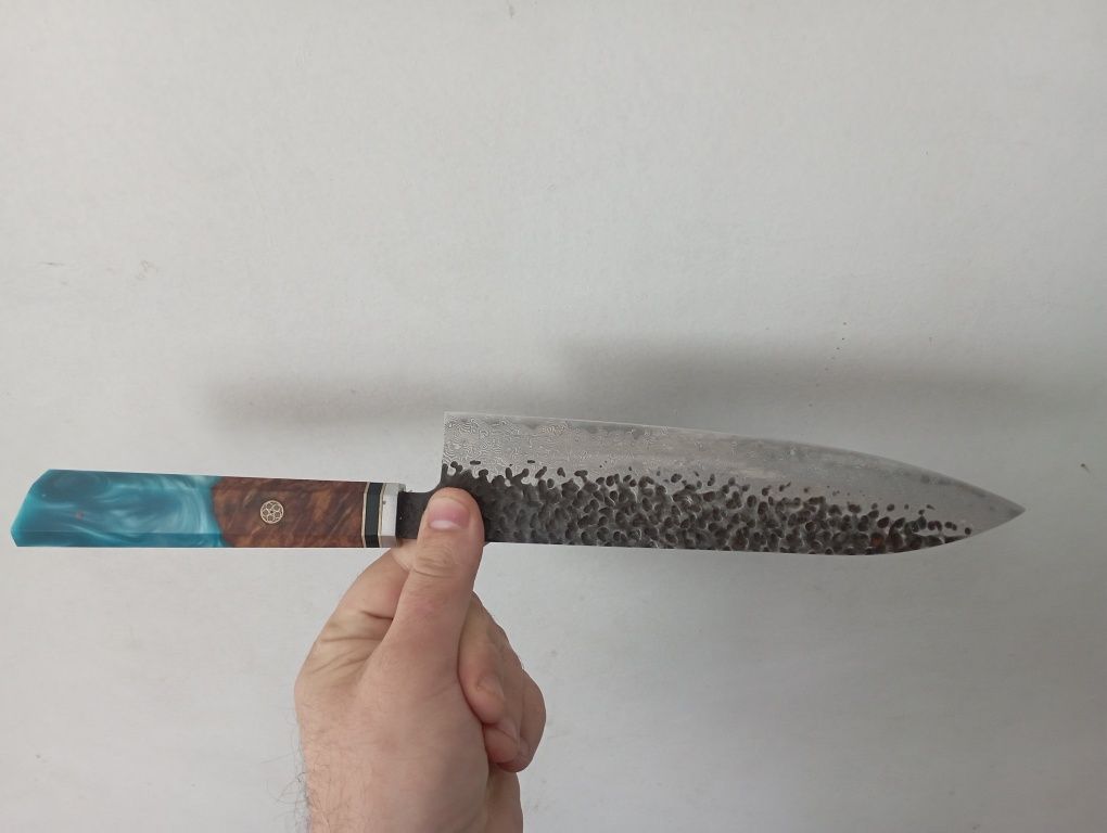 Кухненки нож от дамаска стомана.