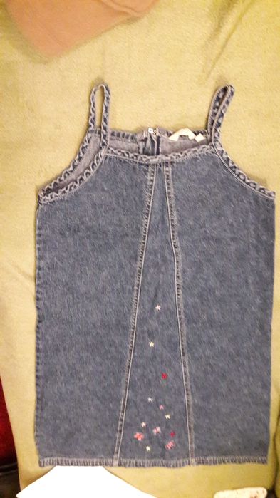 pantalon roz,bluza, rochie blugi fete 134-140 cm+bonus pluş